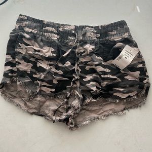 Camo Shorts Tie Waist XS